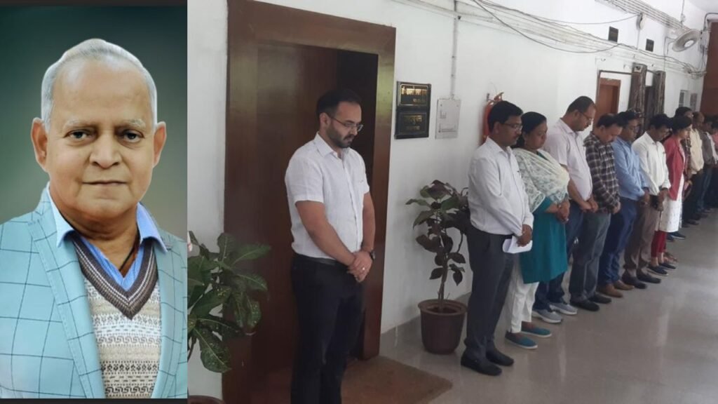 लोहरदगा जिला आपूर्ति कार्यालय के कार्यालय अधीक्षक सुनील कुमार सिन्हा के पर DC समेत कर्मचारियों ने रखा दो मिनट का मौन