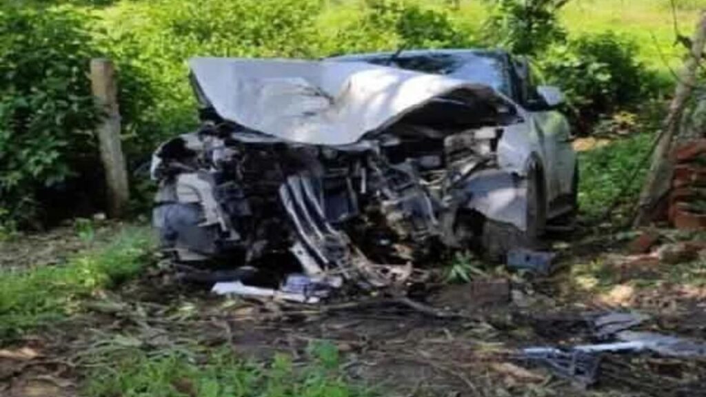 रामगढ़ में पेड़ से टकराई तेज रफ्तार कार, रांची के दो लोगों की मौत, दो गंभीर रूप से घायल