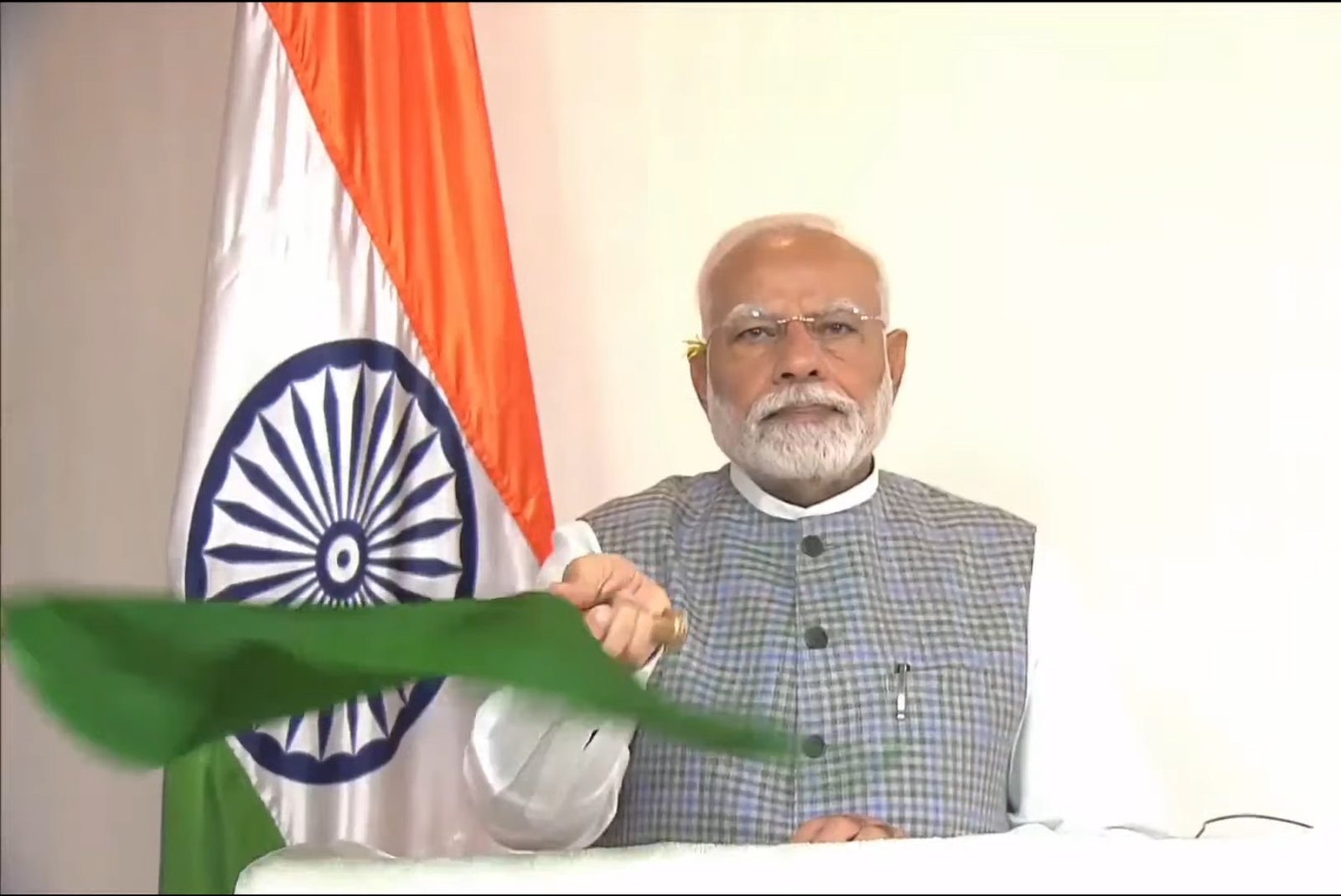 Live: पीएम मोदी ने जमशेदपुर में वंदे भारत एक्सप्रेस को दिखाई हरी झंडी, रांची एयरपोर्ट से वीडियो कॉन्फ्रेसिंग के जरिए हुआ कार्यक्रम 1 Pm modi flag vande bharat