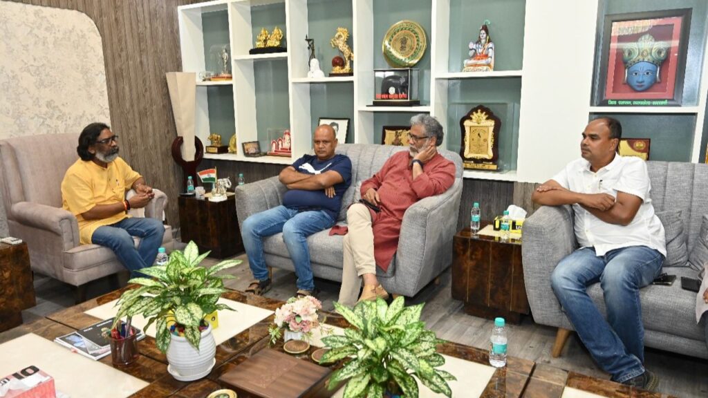 मुख्यमंत्री हेमंत सोरेन से CPI (ML)के नेताओं ने की मुलाकात, झारखंड विधानसभा चुनाव को लेकर हुई चर्चा
