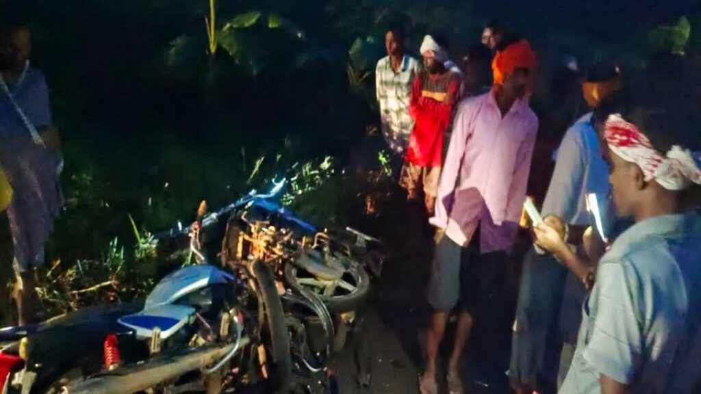 लोहरदगा में दो बाइकों में हुई आमने सामने की जोरदार टक्कर, दो की मौत, एक घायल