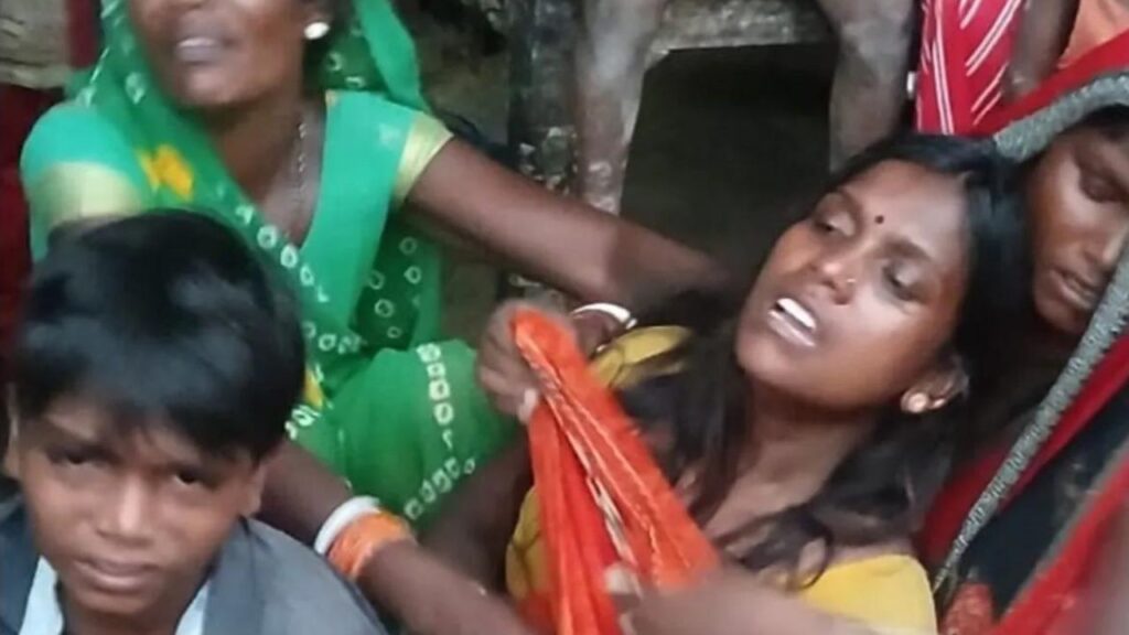 मिनी ट्रक ने सड़क किनारे खड़ी 6 स्कूली बच्चियों को कुचला, 2 की मौत, 3 की हालत गंभीर