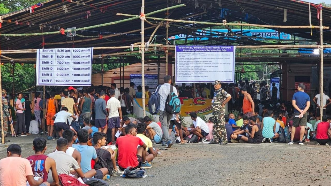 उत्पाद सिपाही बहाली दौड़ में अबतक 10 अभ्यर्थियों की मौत, अब तड़के 4.30 बजे होगी दौड़ 1 उत्पाद सिपाही बहाली दौड़ में अबतक 10 अभ्यर्थियों की मौत, अब तड़के 4.30 बजे होगी दौड़