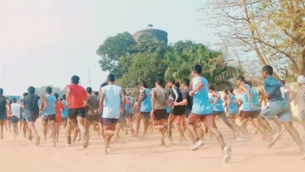उत्पाद सिपाही भर्ती परीक्षा में दौड़ के दौरान फिर बिगड़ी अभ्यर्थियों की तबीयत, 14 अभ्यर्थी अस्पताल में भर्ती