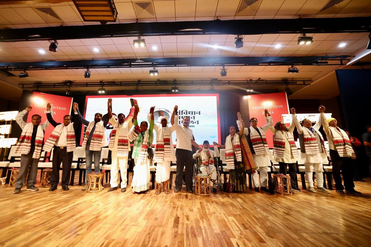 राहुल गांधी ने आरक्षण-आदिवासी का मुद्दा उठा झारखंड चुनाव के अभियान का किया आगाज 1 राहुल गांधी