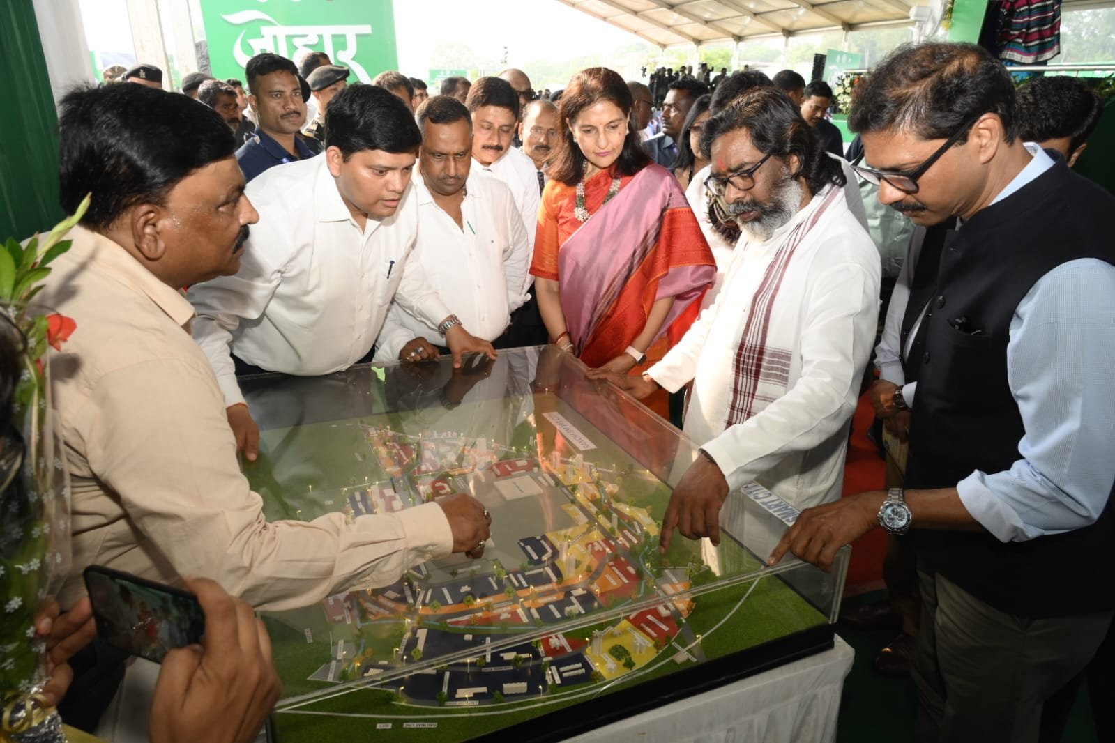 रांची में खुलेगा अपोलो अस्पताल, हेमंत सोरेन ने रखी आधारशिला, इस्लाम नगर के विस्थापितों को मिली घर की चाबी 1 Appolo Hospital in Ranchi