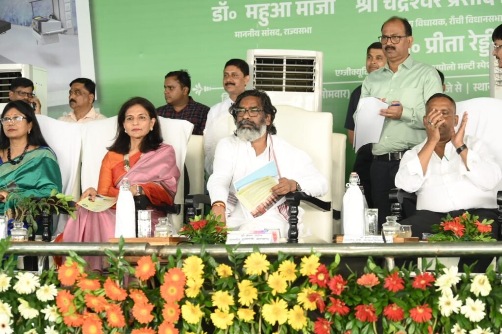 रांची में खुलेगा अपोलो अस्पताल, हेमंत सोरेन ने रखी आधारशिला, इस्लाम नगर के विस्थापितों को मिली घर की चाबी 2 WhatsApp Image 2024 10 07 at 16.13.03