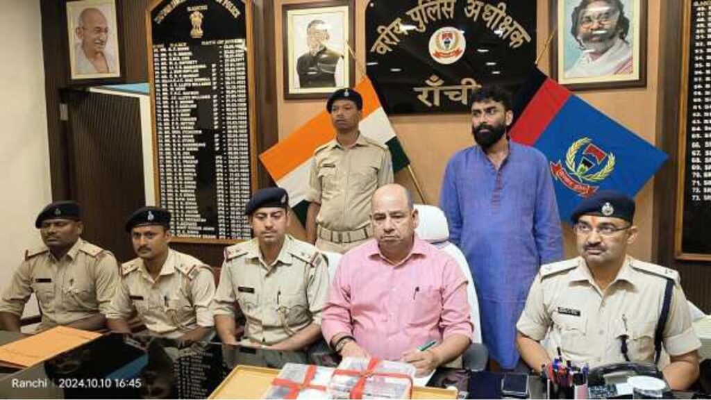 रांची पुलिस के हत्थे चढ़ा 16 साल की उम्र में अपराध की दुनिया में आया साइको किलर, 50 से ज्यादा मामलों में है आरोपी