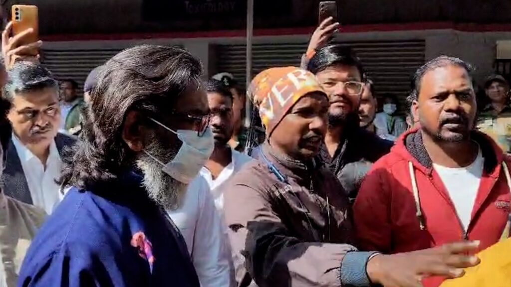 बिरसा मुंडा के परपोते का रिम्स में निधनः मुख्यमंत्री हेमंत सोरेन ने रिम्स में पहुंचकर दी श्रद्धांजलि