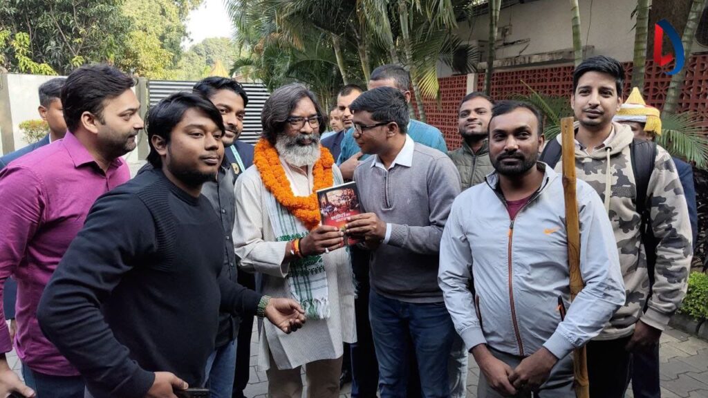 मुख्यमंत्री हेमंत सोरेन को बधाई देने वालों का सिलसिला नहीं हो रहा है खत्म, JSSC अभ्यर्थियों ने मुलाकात कर जल्द रिजल्ट जारी करने का किया आग्रह