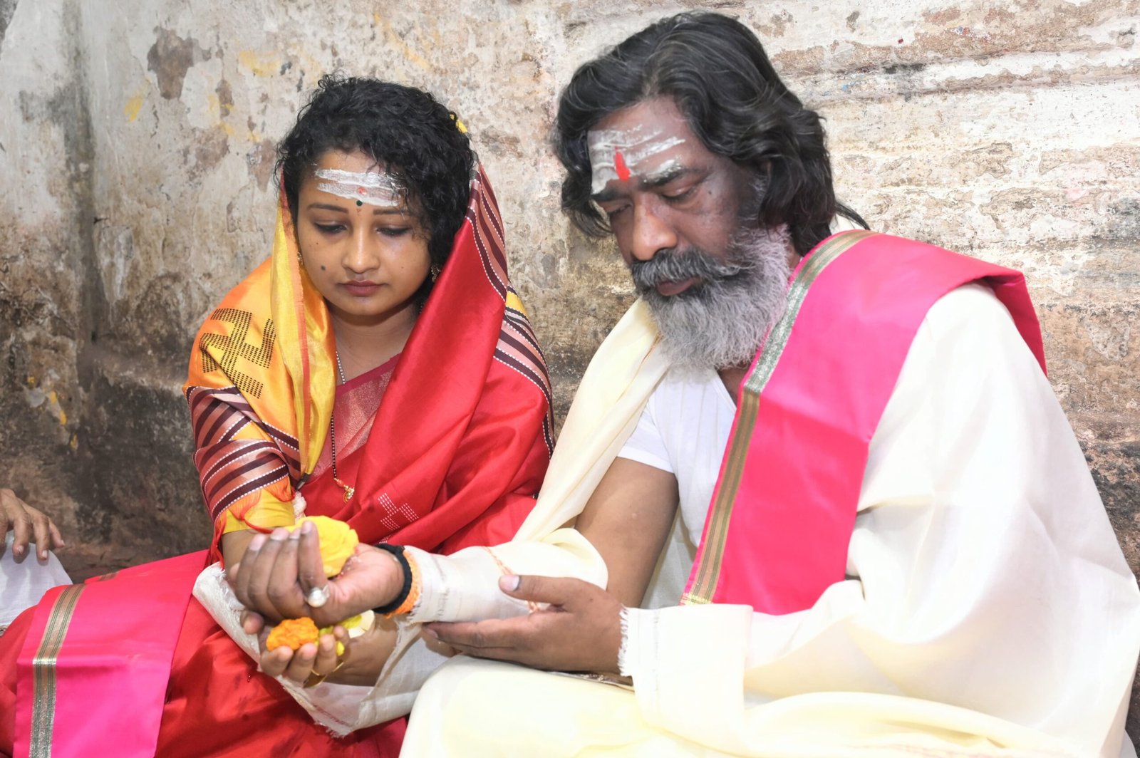 kalpna soren and hemant soren at deoghar