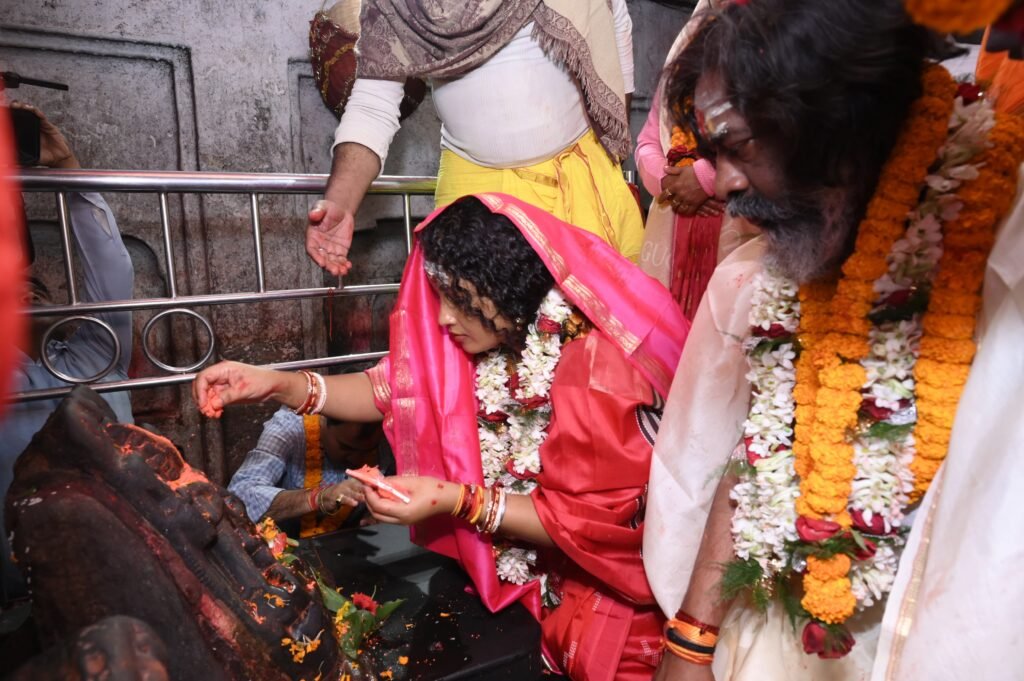 kalpna soren and hemant soren at deoghar