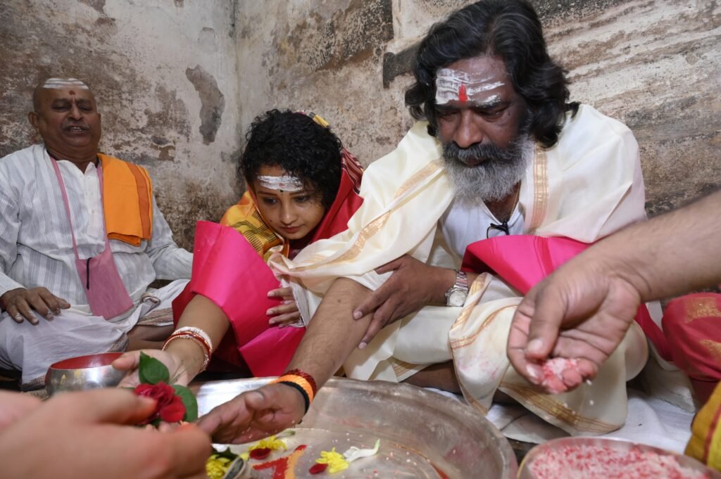 kalpna soren and hemant soren at deoghar