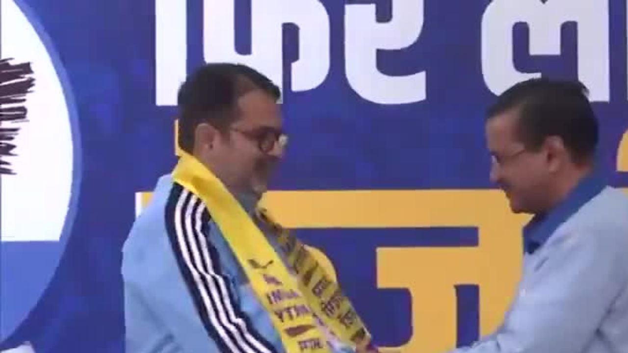 अवध ओझा ने आम आदमी पार्टी में हुए शामिल, अरविंद केजरीवाल और मनीष सिसोदिया ने दिलाई सदस्यता