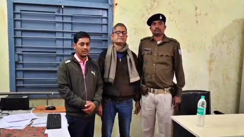 धनबाद में ACB की कार्रवाईः पुराने DC ऑफिस स्थित रिकॉर्ड रूम का बड़ा बाबू और सहकर्मी रिश्वत लेते गिरफ्तार