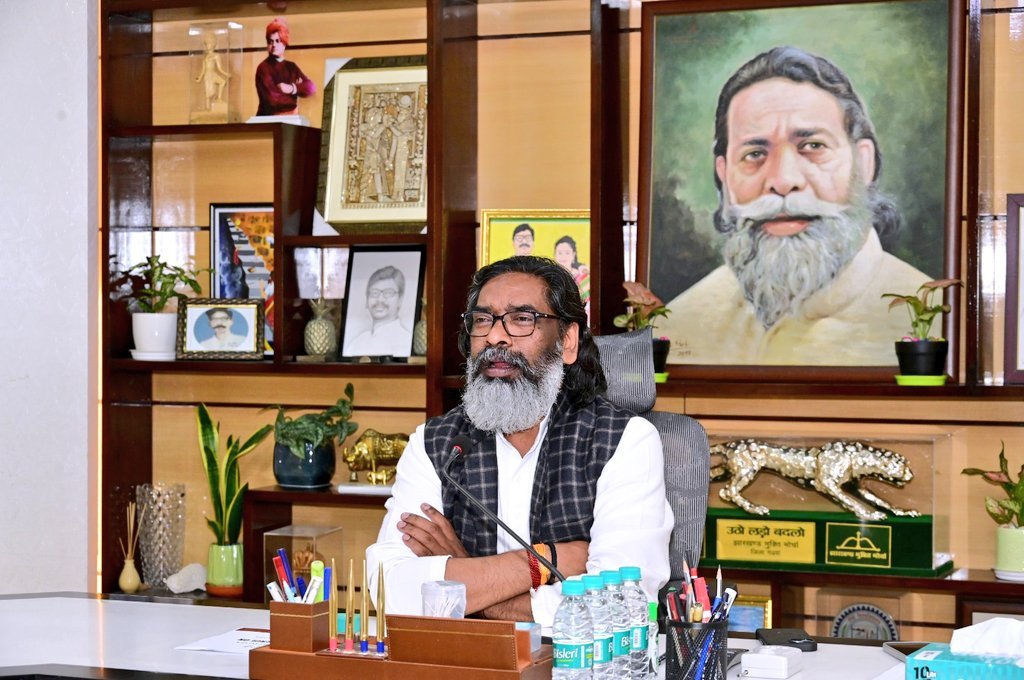 हेमंत सोरेन ने सरकार बनते ही किया झारखंड आंदोलनकारियों का सम्मान, 299 लोगों को पेंशन और प्रमाण पत्र पर फैसला 1 हेमंत कैनिबेट की बैठक में 31 एजेंडों पर लगी मुहर, आंधी-तूफान-लू आपदा घोषित, माल एवं सेवाकर संशोधन विधेयक को मंजूरी