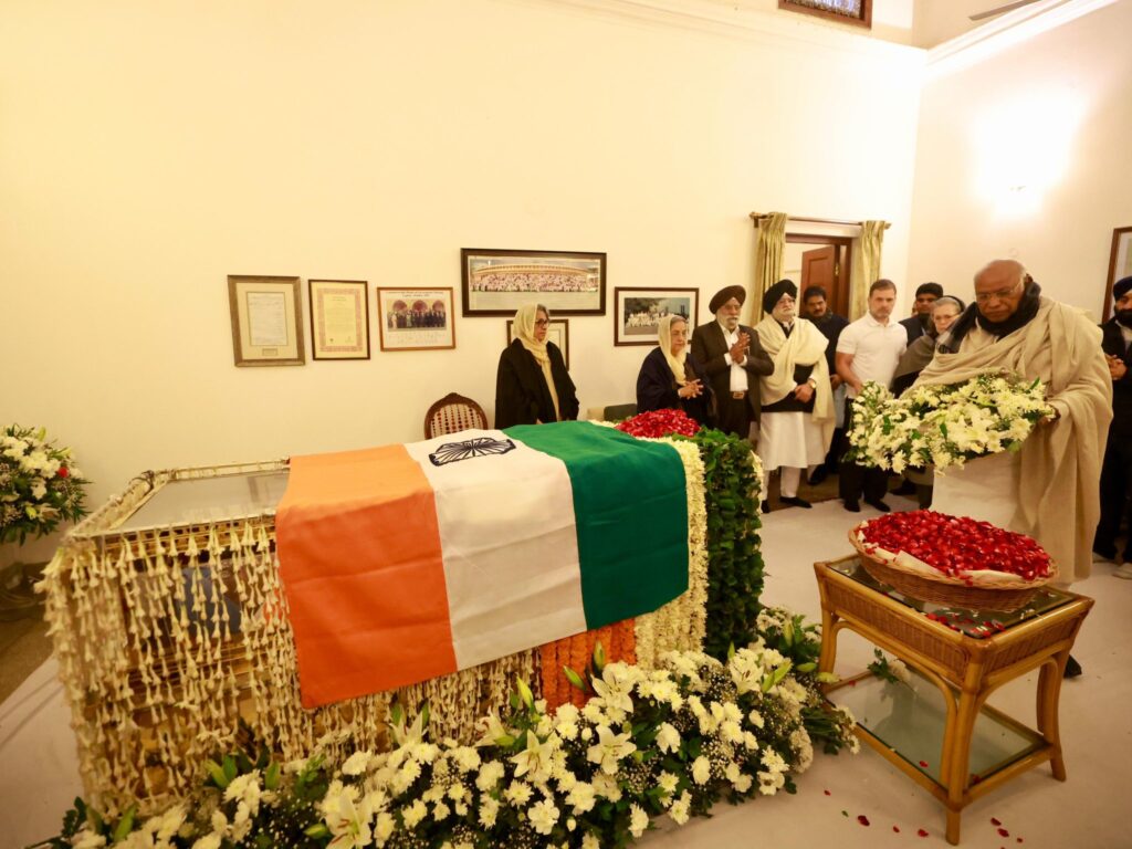 mallikarjun kharge pays tribute to dr manmohan singh