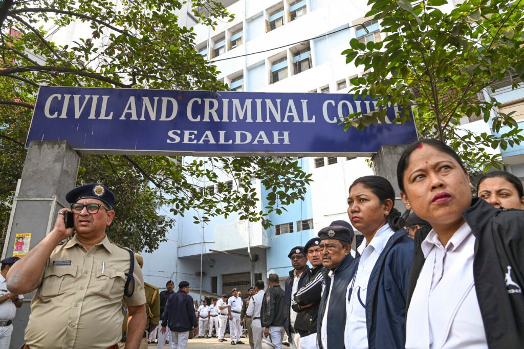 आरजी कर मेडिकल कॉलेज रेप केस: दोषी संजय रॉय को उम्र कैद की सजा, जिंदगीभर जेल में रहना होगा 2 PTI01 18 2025 000042A