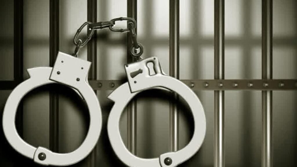 झारखंड में डॉक्टर से मांगी गई रंगदारी, नहीं देने पर घर में की फायरिंग, पुलिस ने 6 बदमाशों को किया गिरफ्तार
