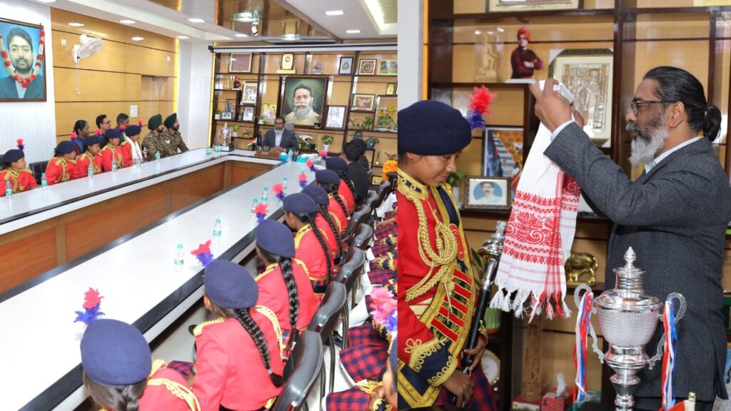 हेमंत सोरेन से नेशनल स्कूल बैंड कम्पीटिशन में पहला स्थान पाने वाले पूर्वी सिंहभूम बैंड टीम ने की मुलाकात, मुख्यमंत्री ने झारखंड का नाम रौशन करने की दी बधाई