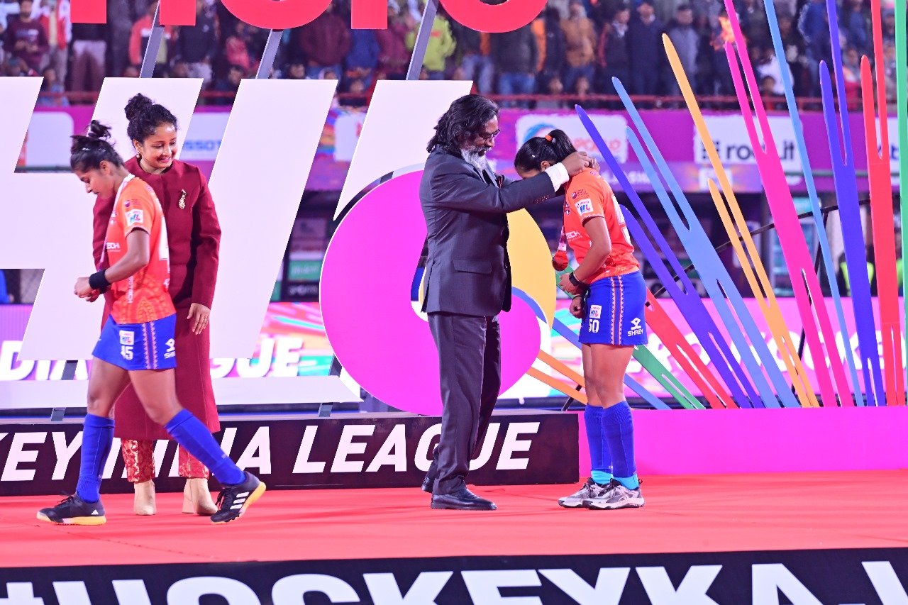 ओडिशा वॉरियर्स ने सूरमा जेएसडब्ल्यू को महिला हॉकी क्लब के फाइनल में दी मात, हेमंत सोरेन और कल्पना सोरेन ने चैंपियन को दी ट्रॉफी 5 e2fa7e37 9065 4ad7 aad8 8a9eebc910e7