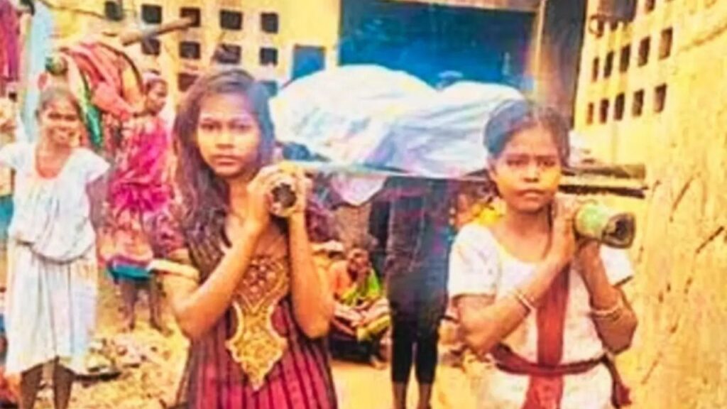 झारखंड के इस गांव में एक भी पुरूष नहीं, मौत के बाद एकलौते पुरूष के अर्थी को बेटी और महिलाओं ने दिया कंधा