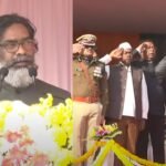 मुख्यमंत्री हेमंत सोरेन ने दुमका में किया गणतंत्र दिवस पर झंडोत्तोलन, कहा- 28 हजार से ज्यादा नियुक्तियां अंतिम चरण में