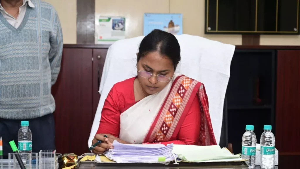 मंत्री शिल्पी नेहा तिर्की ने रांची सहित 5 जिलों में योजना की सुस्ती पर लगाई फटकार, अधिकारियों को दी लास्ट वार्निंग