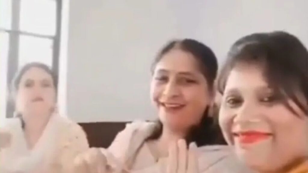 स्कूल में बच्चों को पढ़ाने की जगह तीन टीचर इंस्टाग्राम रील बनाने में व्यस्त, वीडियो हुआ वायरल तो बढ़ गई मुसीबत