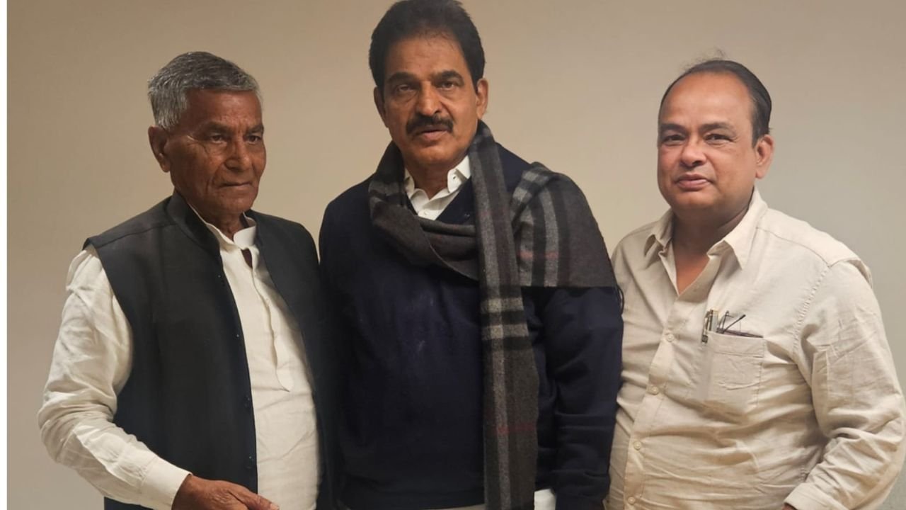 उमाशंकर अकेला कांग्रेस में शामिल होने के लिए लगा रहे है दिल्ली के चक्कर, इरफान अंसारी ने केसी वेणुगोपाल से कराई मुलाकात