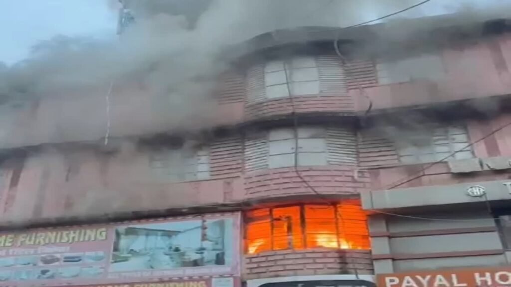 रांची के मार्केटिंग कॉम्प्लेक्स में लगी भीषण आग, फायर बिग्रेड की गाड़िया आग पर काबू करने में जुटी