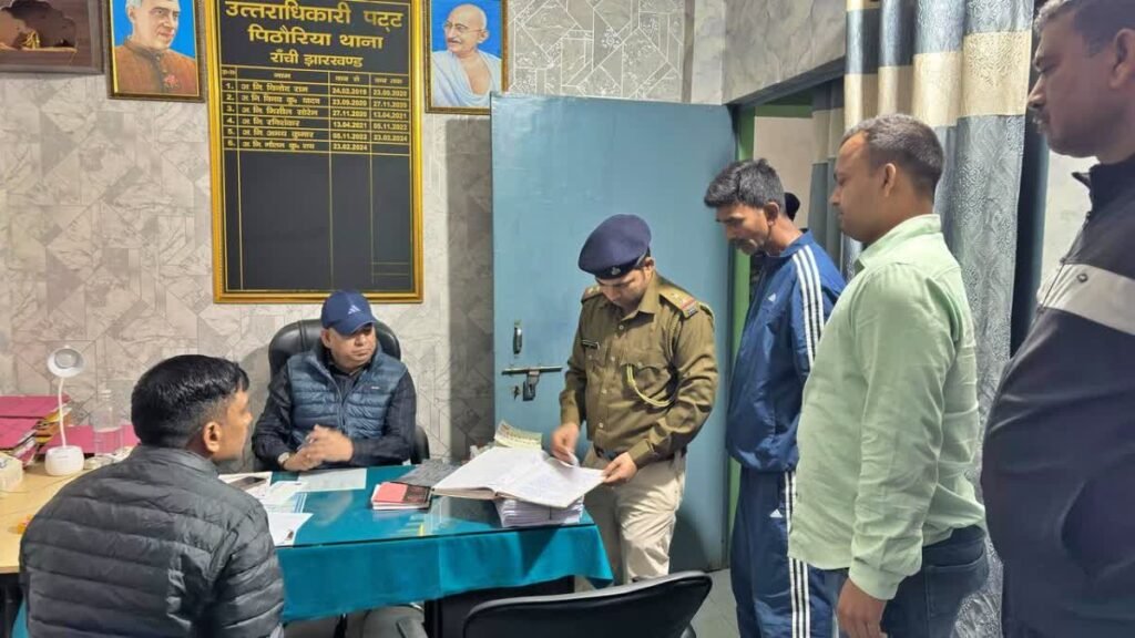 रांची SSP ने थाने का किया औचक निरीक्षण, रात के समय थाने में नहीं था कोई मौजूद, नप गए थाना प्रभारी