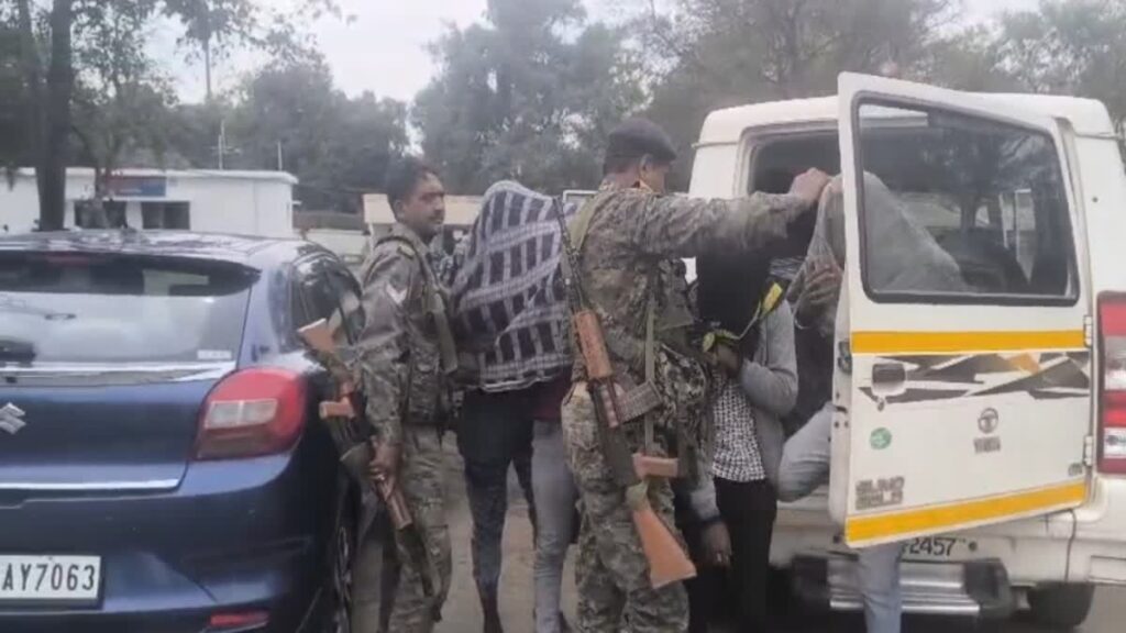 मैट्रिक पेपर लीक मामले में मास्टरमाइंड को कोडरमा पुलिस ने गिरिडीह से किया गिरफ्तार, मजदूर के भेष में की थी चोरी