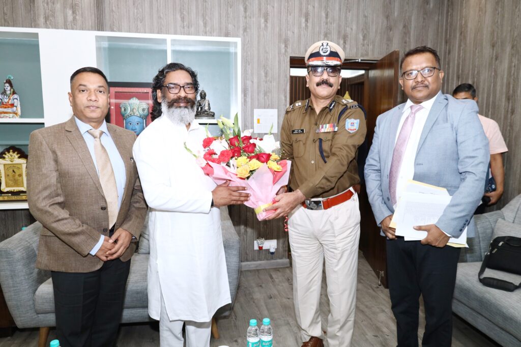 डीजीपी अनुराग गुप्ता और हेमंत सोरेन