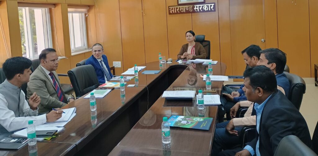 मुख्य सचिव अलका तिवारी ने की बैठक