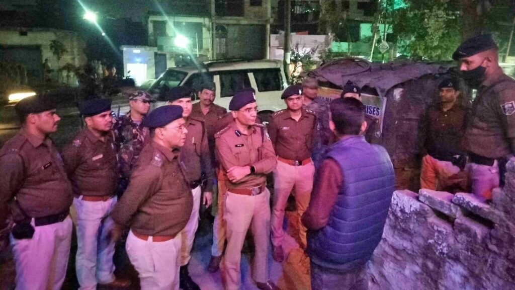 बिहार में पुलिस और अपराधियों में मुठभेड़, एक घायल, दो गिरफ्तार, तीन फरार