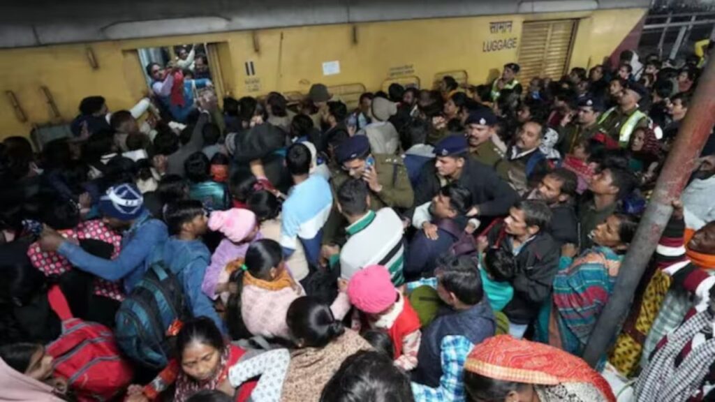 नई दिल्ली रेलवे स्टेशन पर भगदड़ के बाद बड़ा फैसला, प्लेटफॉर्म टिकट की बिक्री बंद