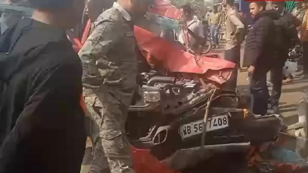 प्रयागराज महाकुंभ में स्नान कर लौट रहे कार और ट्रक में जोरदार टक्कर, दो महिलाओं की मौत, तीन गंभीर रूप से घायल