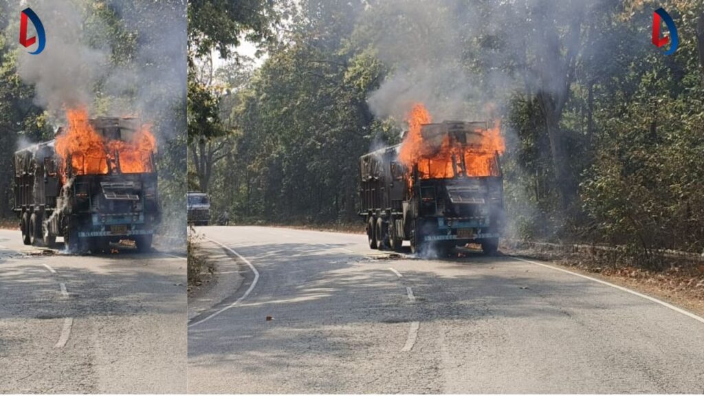 सिमडेगा के अंबापानी घाटी में अनाज से भरे ट्रक में लगी आग, छत्तीसगढ़ से चावल लेकर जा रहा था रामगढ़