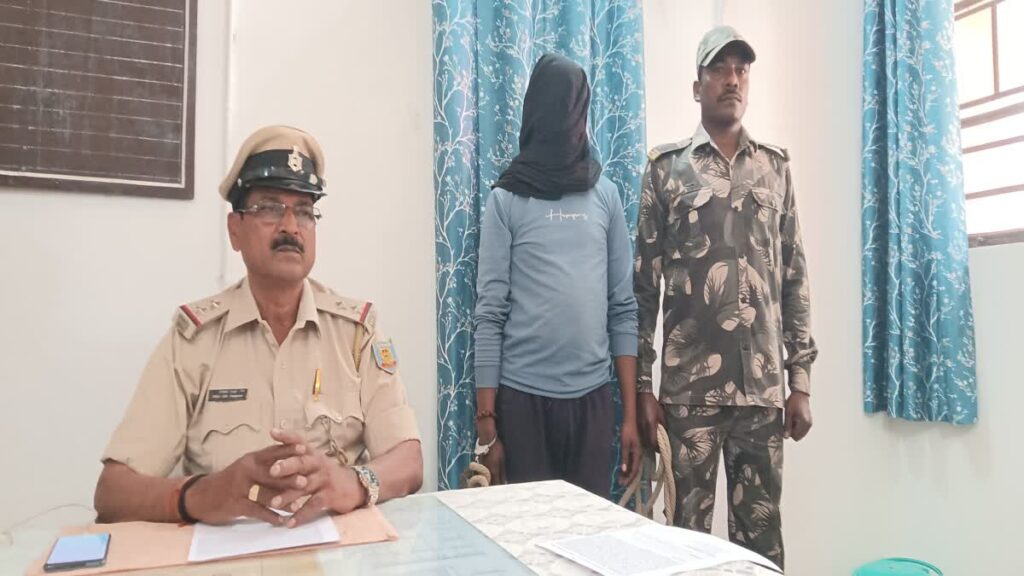 लोहरदगा के स्कूल में नशे की हालत में बेहोश मिले दो छात्र, प्रिसिंपल की शिकायत पर पुलिस ने मामले में एक को किया गिरफ्तार