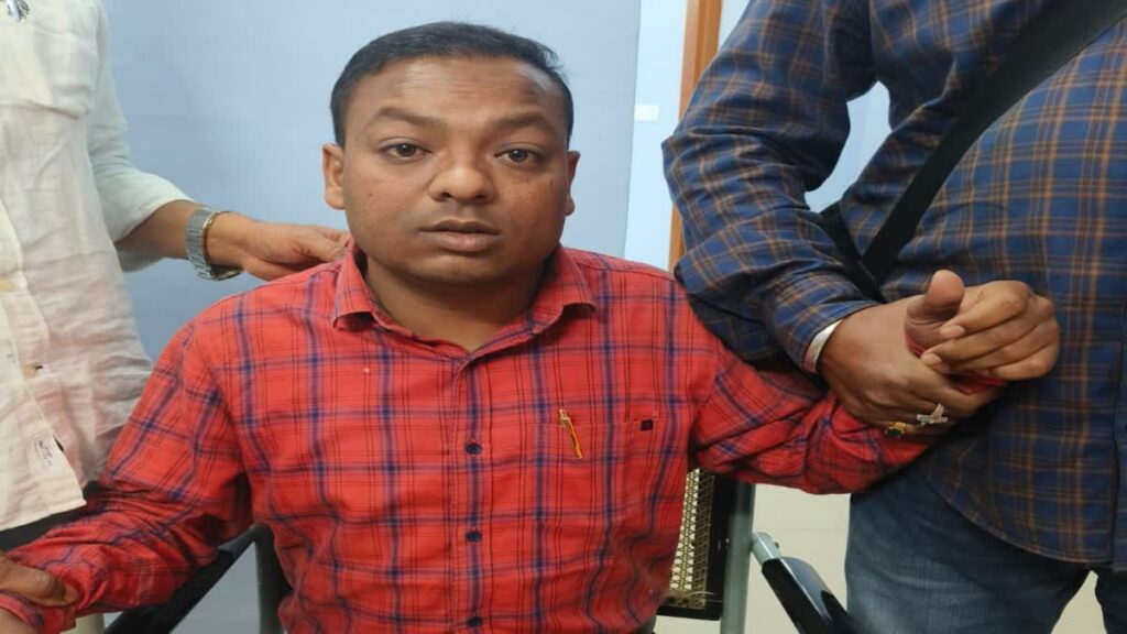 चतरा में ACB की कार्रवाईः SDO ऑफिस का कर्मचारी रिश्वत लेते रंगे हाथ गिरफ्तार