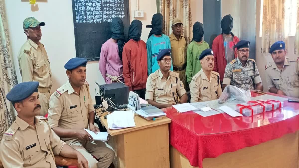 खूंटी में PLFI के पांच नक्सली गिरफ्तार, हथियार और कारतूस बरामद