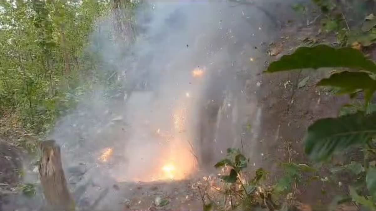 चाईबासा के सारंडा जंगल में IED ब्लास्ट, दो जवान हुए घायल, रांची किया गया एयरलिफ्ट