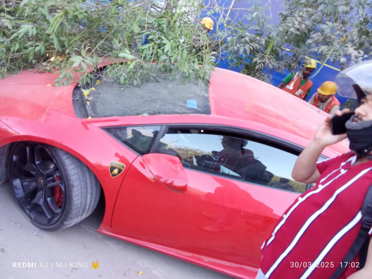 Lamborgini_Car_Hit_Workers