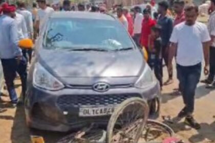 गिरिडीह में तेज रफ्तार कार की चपेट में आई छात्राएं, पांच छात्राएं घायल