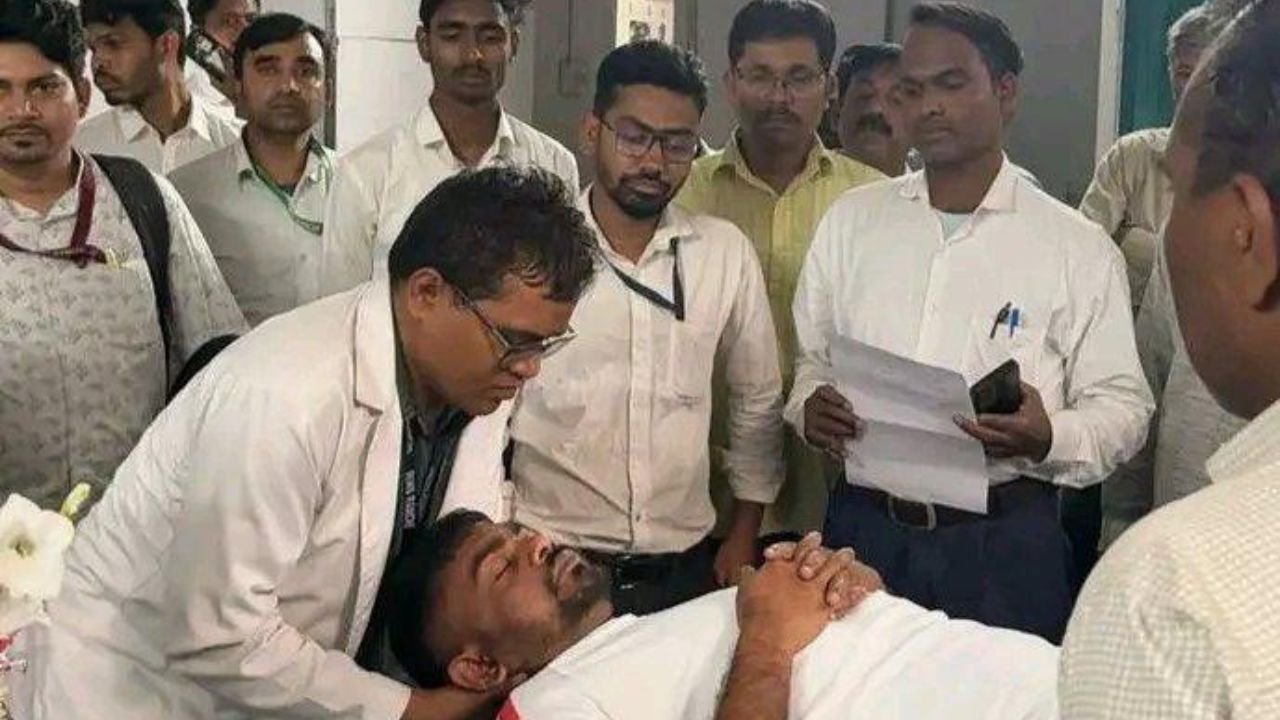विधायक जयराम महतो के गर्दन में दर्द, रिम्स में कराया गया इलाज