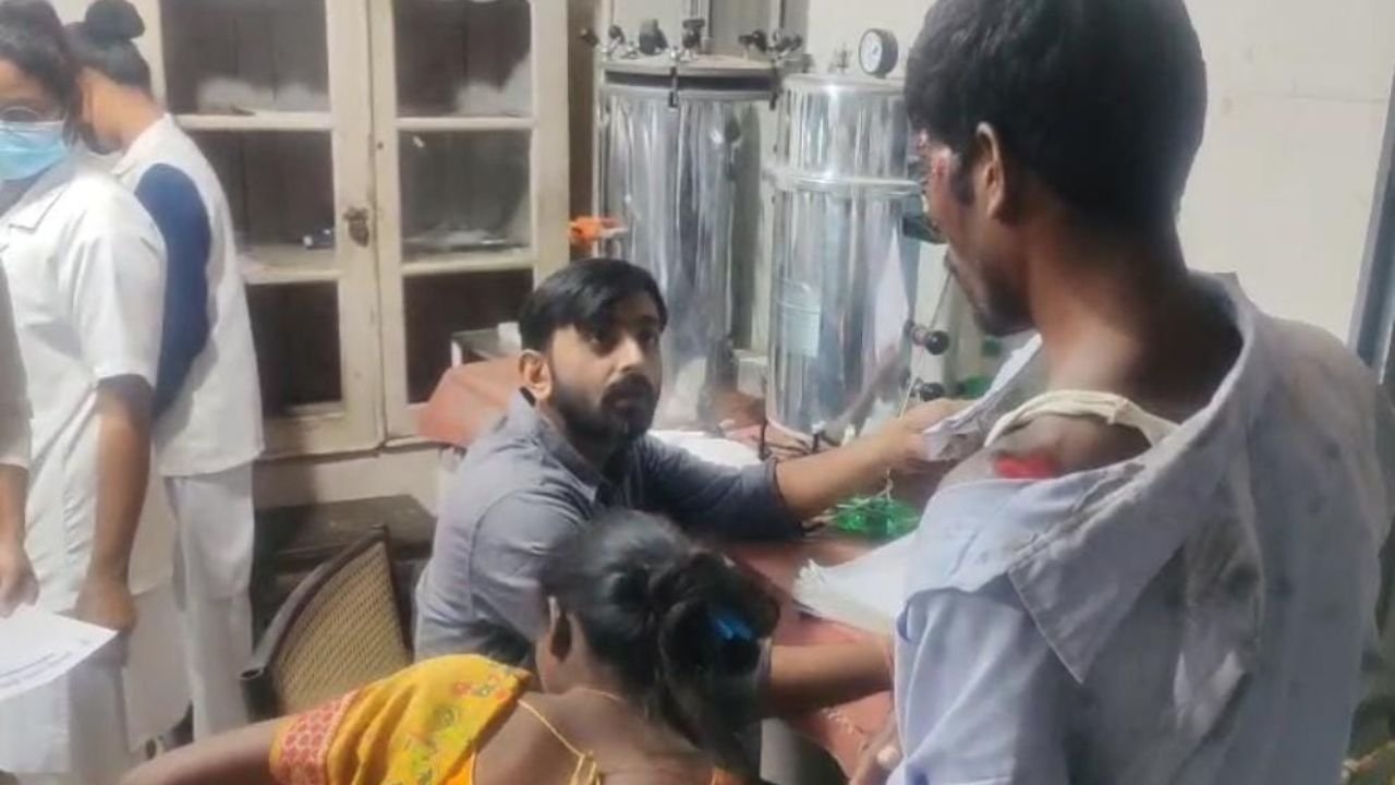 लोहरदगा में तेज रफ्तार कार ने बारातियों को कुचला, दो की मौत, छह घायल