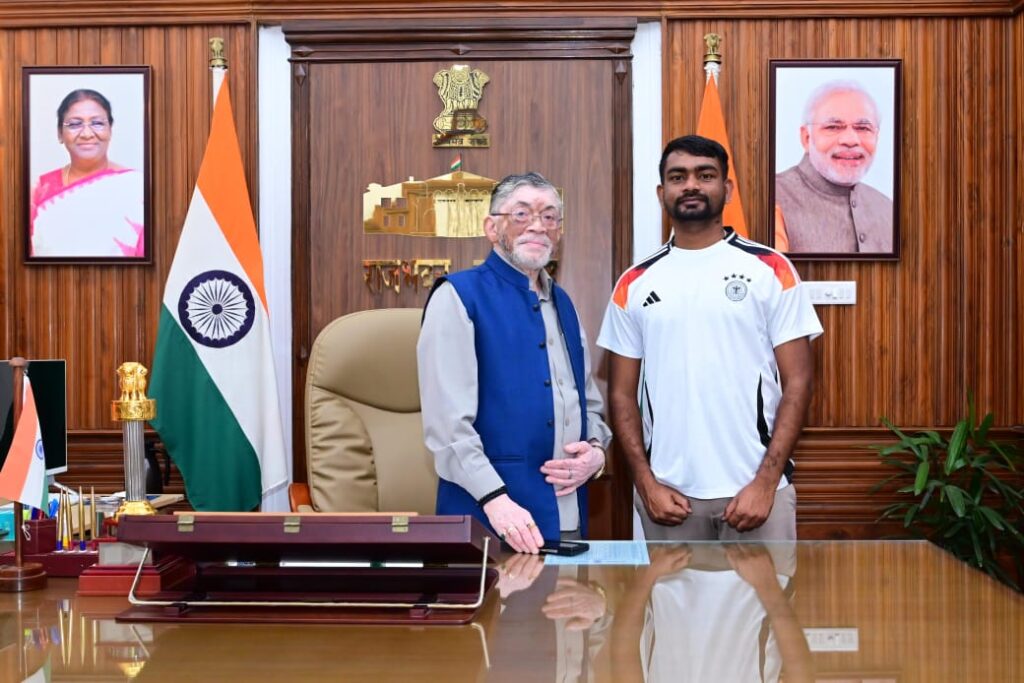 जयराम महतो ने अपने सहयोगियों के साथ राज्यपाल संतोष गंगवार से की शिष्टाचार मुलाकात