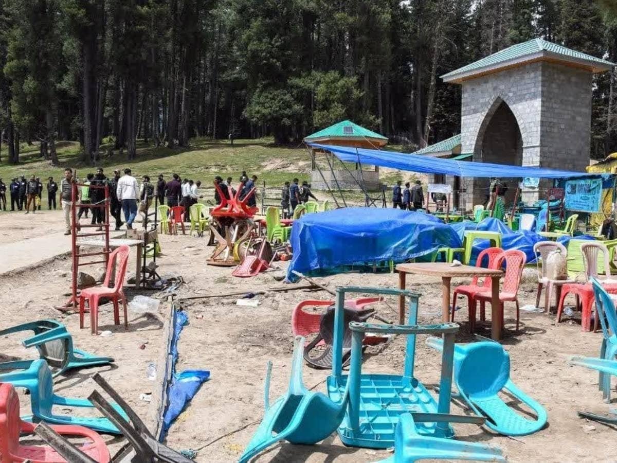 पहलगाम हमले पुलिस को मिली बड़ी सफलता, आतंकियों का मददगार टीचर हुआ अरेस्ट