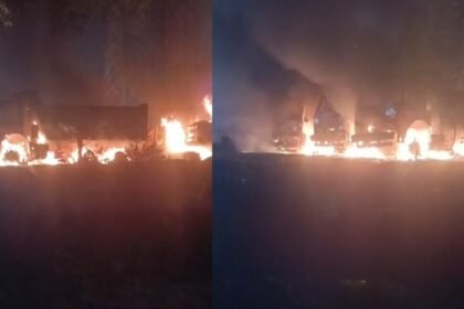 बोकारो में उपद्रवियों ने दो बसों में लगाई आग, विस्थापितों पर हुई लाठीचार्ज में युवक की मौत पर बुलाया गया है बंद